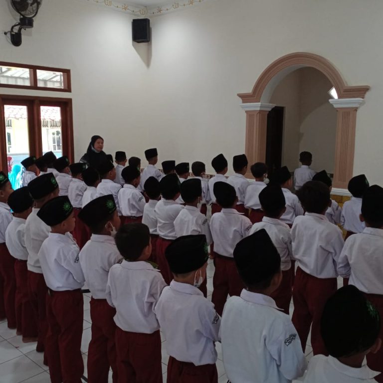 Pembiasaan Sholat Dhuha di MIM Kauman Wiradesa