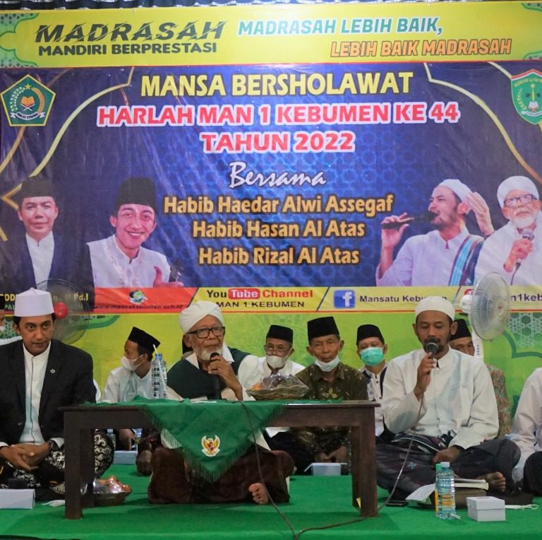 Peringati Harlah Ke-44, MAN 1 Kebumen Gelar Mansa Bersholawat Bersama Habib Haedar Alwi Assegaf