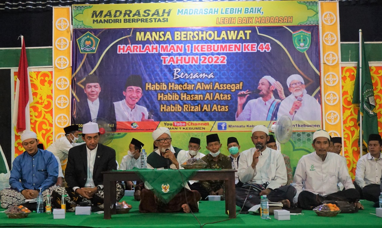 Peringati Harlah Ke-44, MAN 1 Kebumen Gelar Mansa Bersholawat Bersama Habib Haedar Alwi Assegaf