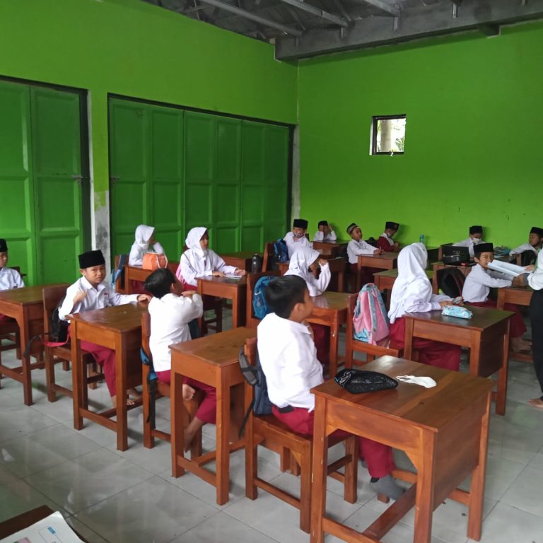 Guru MI Sullam Taufiq Laksanakan Microteaching