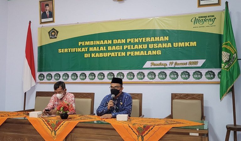 Pelaku Usaha UMKM Terima Sertifikat Halal