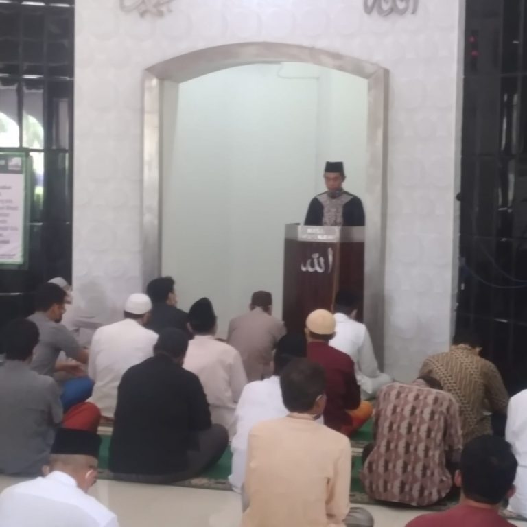 Khotbah Jumat, Mukhlis Sampaikan Kabar Gembira bagi Orang-Orang yang Sabar