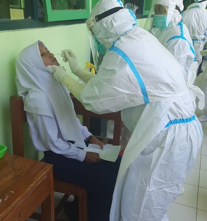 Persiapan PTM 100%, 120 Peserta  didik MTsN 7 Kebumen Mengikuti Pemeriksaan PCR