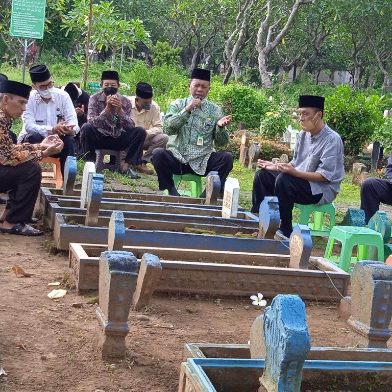 Peringati HAB Ke 76, Jajaran Kemenag Kudus Ziarah ke Makam Para Pendahulu