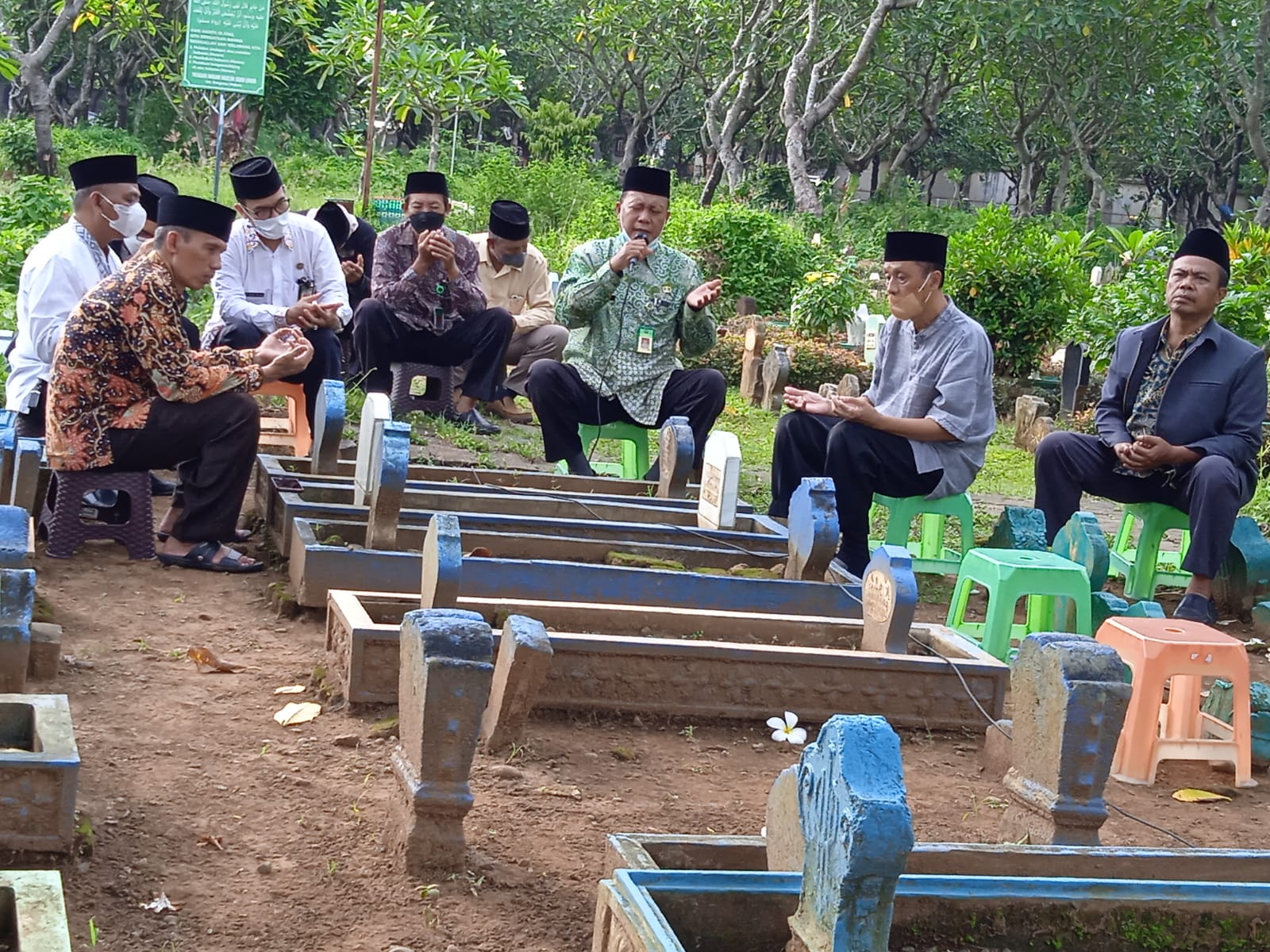 Peringati HAB Ke 76, Jajaran Kemenag Kudus Ziarah ke Makam Para Pendahulu