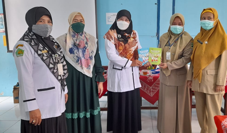 MIM Semampir Terima 100 Paket Buku Raport Kesehatan Atas Prestasinya