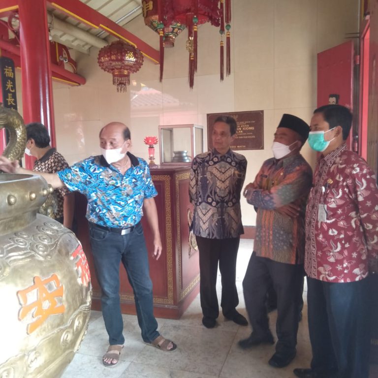 Jelang Imlek 2022, Kakankemenag Tinjau Kesiapan Klenteng Hok An Kiong