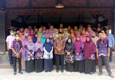 MTsN 1 Rembang Gelar Pelepasan Guru Purna Tugas dan Alih Tempat Tugas