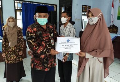 UPZ Kemenag Banjarnegara Salurkan Zakat Insentif Bagi Imam Masjid dan Khatib