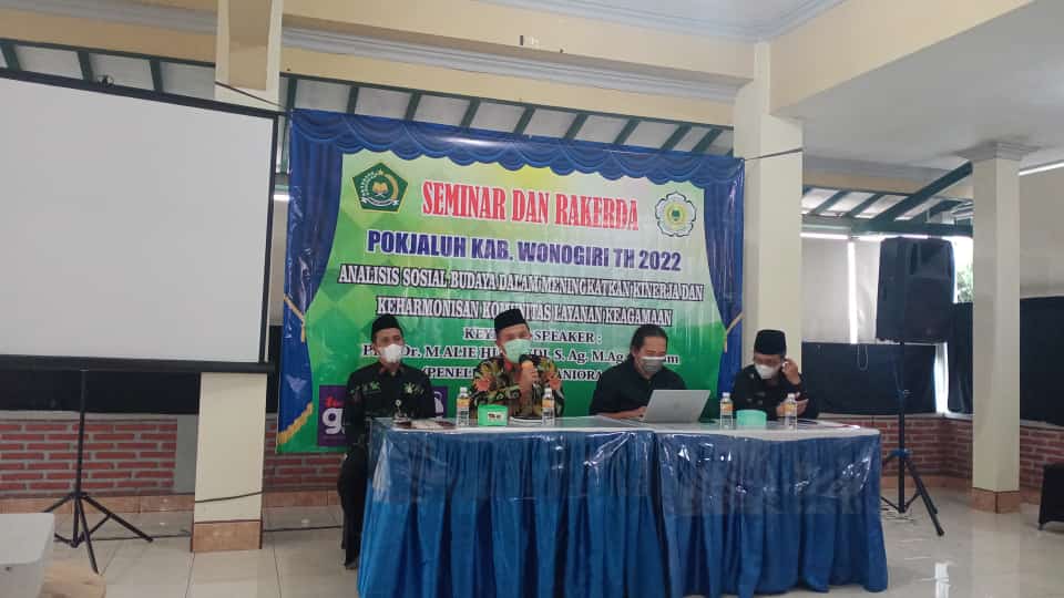 Ka. Kankemenag Wonogiri, H. Anif Solikhin Rabu siang (19/01) ketika membuka acara Rakerda dan Seminar Pokjaluh