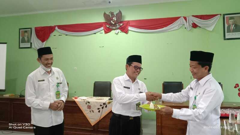 Potong Tumpeng Tandai Semangat Pelayanan yang Lebih Baik