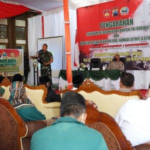 Pangdam IV/Diponegoro Mayjen TNI Rudianto memberikan pengarahan kepada santri Ponpes Al Huda