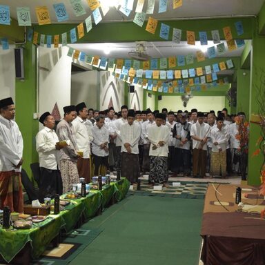 Santri Al-Anwar Asah Kemampuan Bahasa Arab melalui Drama