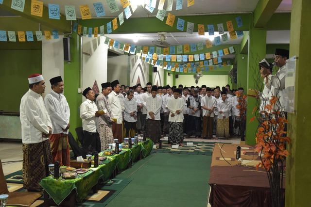 Santri Al-Anwar Asah Kemampuan Bahasa Arab melalui Drama