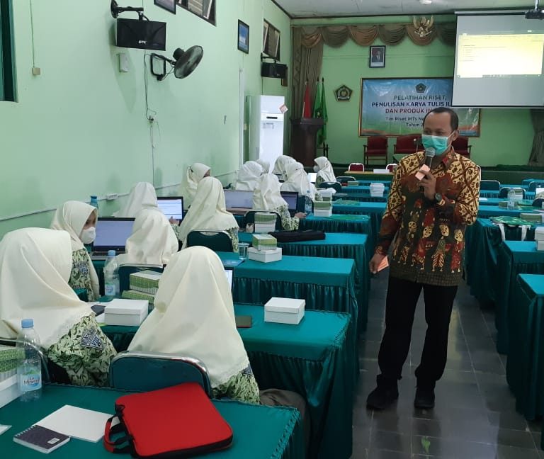 MTs Negeri 1 Kudus Adakan Pelatihan Riset dan Produk Inovatif