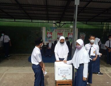 Melatih Demokrasi, MTs Ma’arif Mandiraja Adakan Pilketos