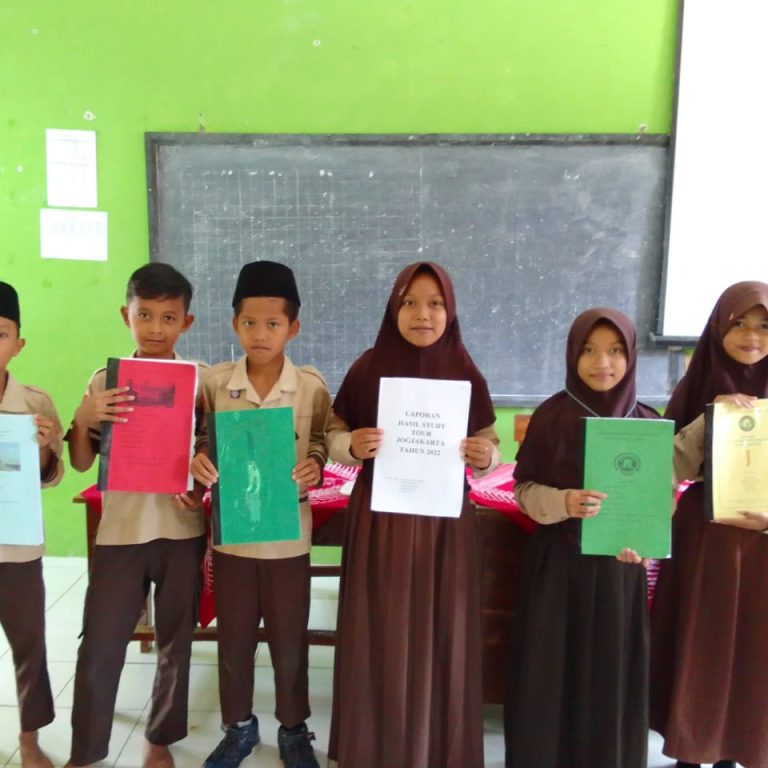 Siswa MI Roudlotush Sholihin Jemur Ikuti Lomba Karya Tulis Ilmiah