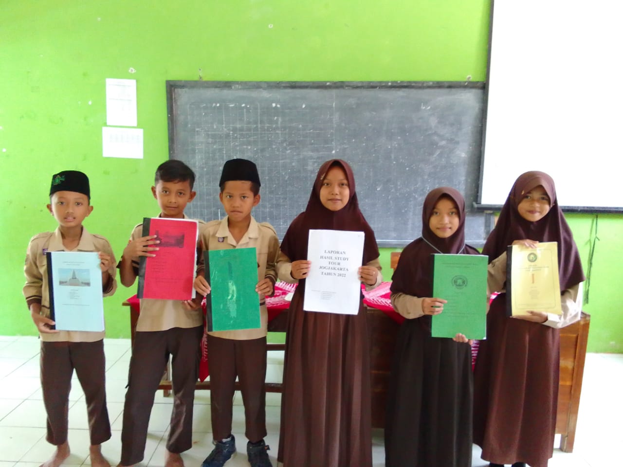 Siswa MI Roudlotush Sholihin Jemur Ikuti Lomba Karya Tulis Ilmiah