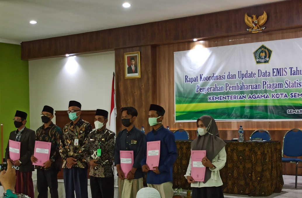 Penyerahan Secara Simbolis PSP Bagi Ponpes yang Telah BerNSP