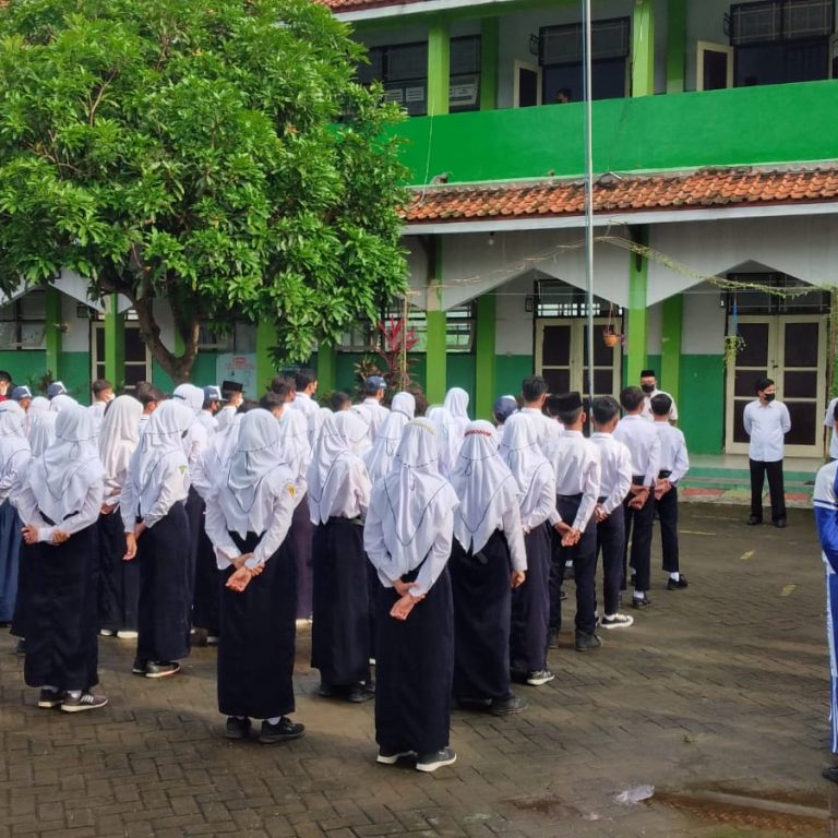 Penguatan Peran Kader Adiwiyata Melalui Kegiatan Apel Pagi