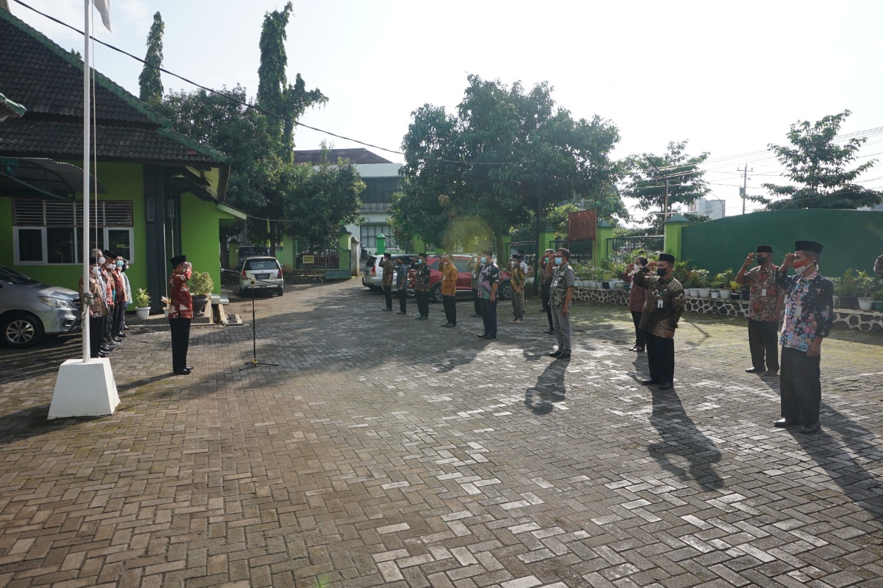 Upacara Penghormatan Bendera Merah Putih dan Doa pada Tanggal 17