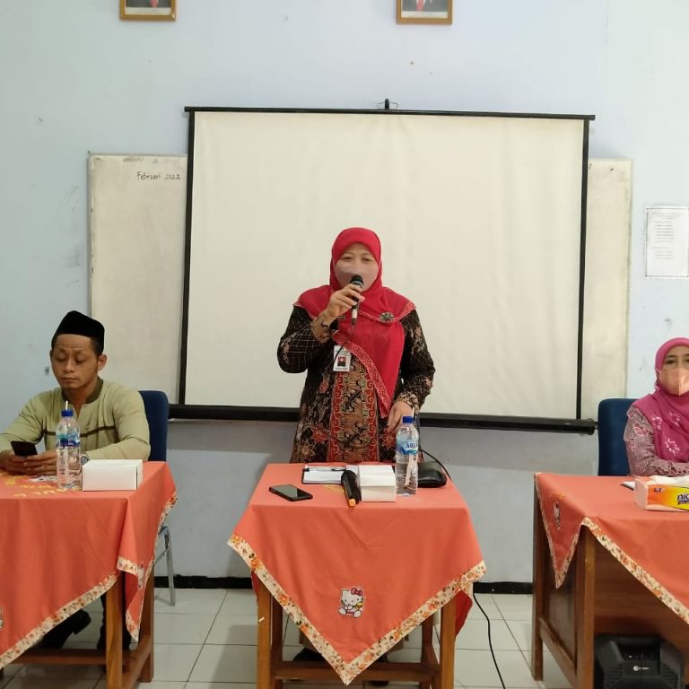  Kasi Penmad Sosialisasi EMIS Di MIN 3 Kebumen
