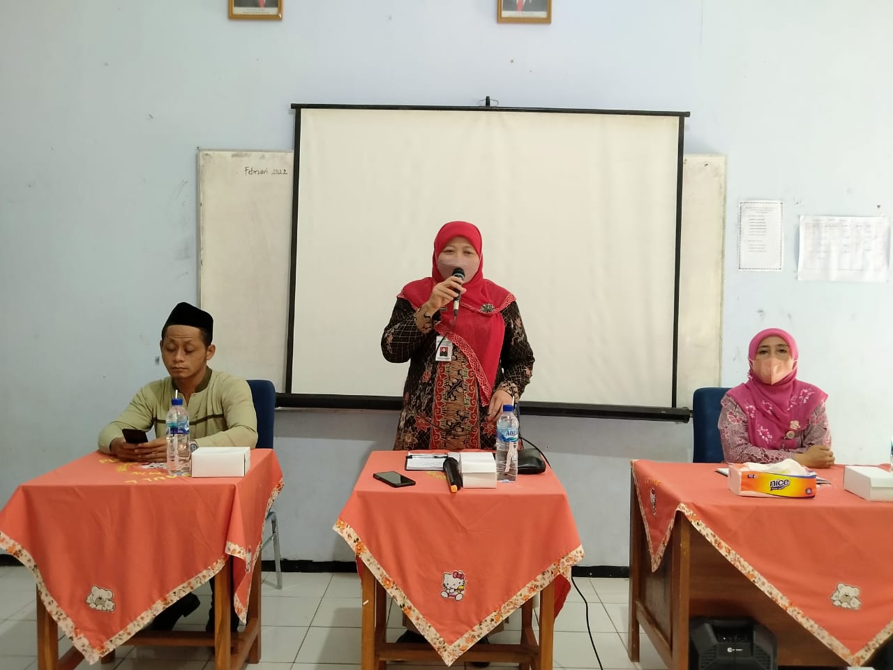  Kasi Penmad Sosialisasi EMIS Di MIN 3 Kebumen