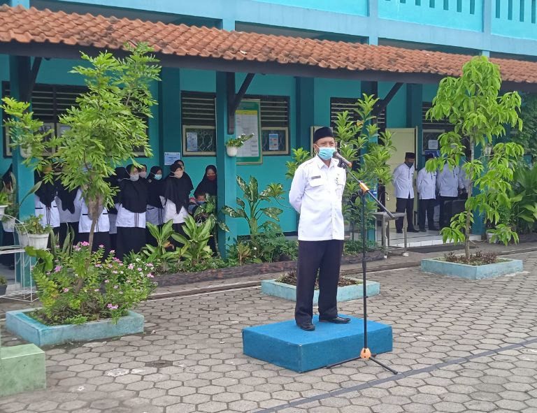 Kepala MAN 4 Kebumen Tekankan Semangat Perubahan Pada Apel Pagi