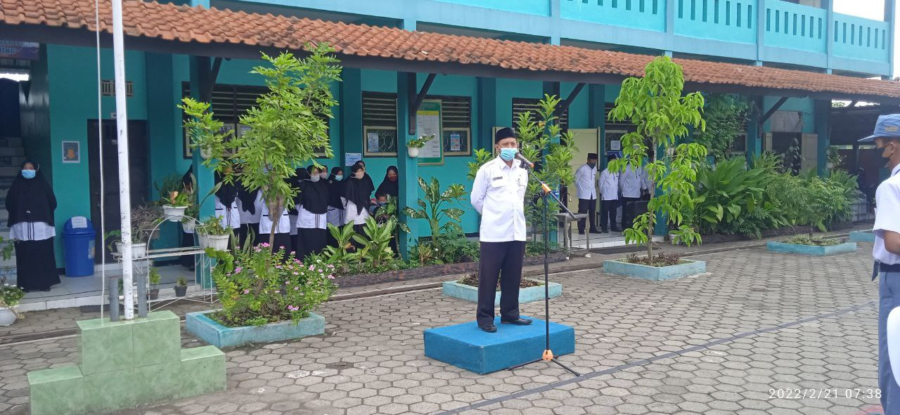 Kepala MAN 4 Kebumen Tekankan Semangat Perubahan Pada Apel Pagi
