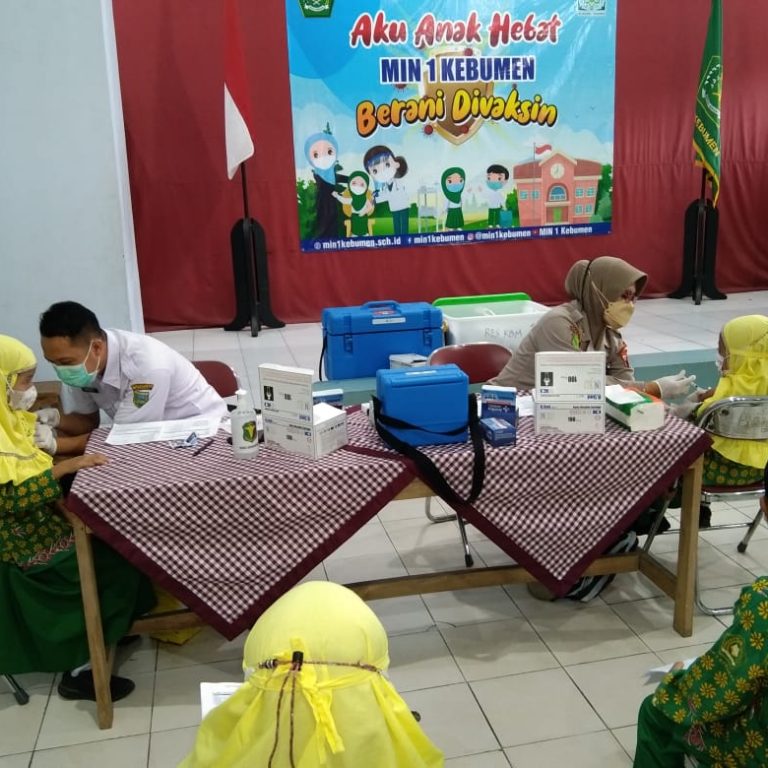 <strong>Cegah Omicron </strong><strong>Masuk Madrasah, MIN 1 Kebumen Vaksin Ratusan Siswa</strong>