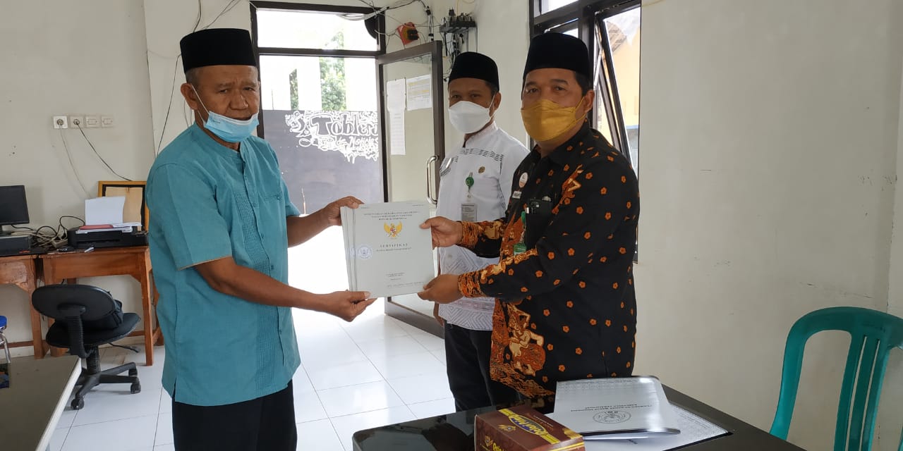 Penyerahan Serifikat Wakaf