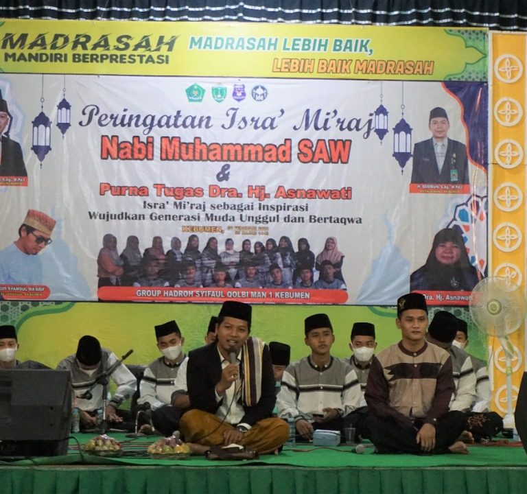 Peringati Isra Mi’raj, MAN 1 Kebumen Bersholawat bersama Gus Syamsul Ma’arif