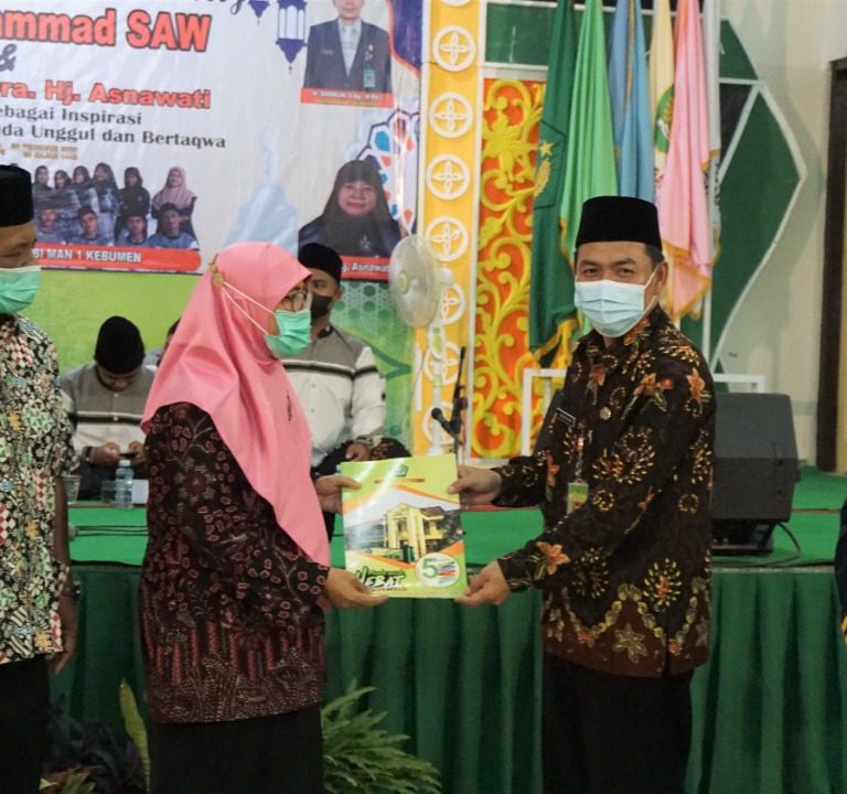 Pelepasan Purna Tugas Hj. Asnawati ASN MAN 1 Kebumen