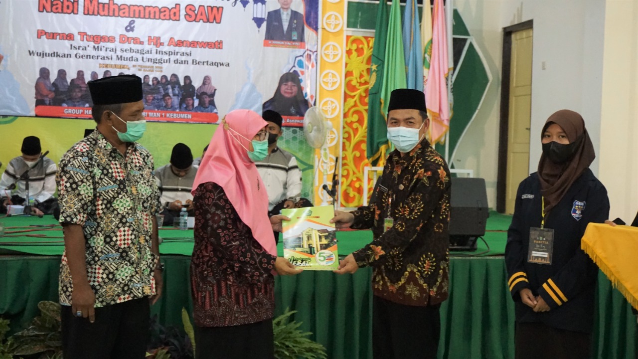 Pelepasan Purna Tugas Hj. Asnawati ASN MAN 1 Kebumen