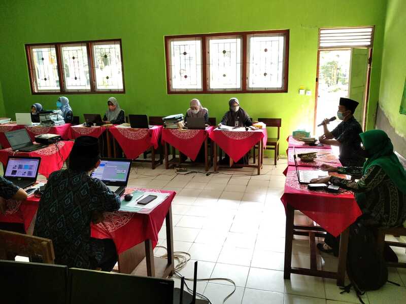 MTsN 4 Rembang Adakan Bimtek EDM dan e-RKAM