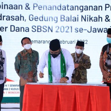 Kakankemenag Hadiri Peresmian Gedung KUA Rembang oleh Gusmen
