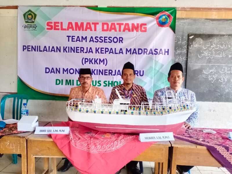 Miniatur Kapal Produksi MI Darus Sholeh Dipasarkan Hingga Luar Jawa