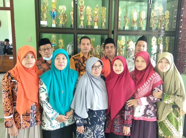 11 Guru MTsN 5 Rembang Lulus Seleksi Penulis Soal AKMI 2022