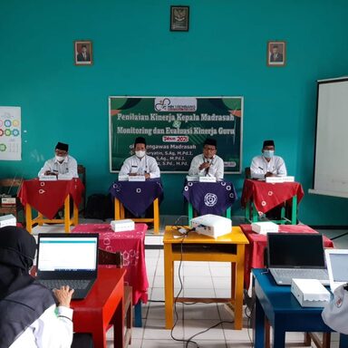 Pengawas Lakukan Monev Guru MIN 1 Rembang