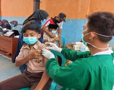 Antusiasme Siswa MI NU 02 Situwangi Mengikuti Vaksin Covid- 19