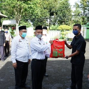 Penyerahan Bantuan Secara simbolis yang dilaksanakan oleh Kantor Kemeterian Agama Kabupataen Boyolali