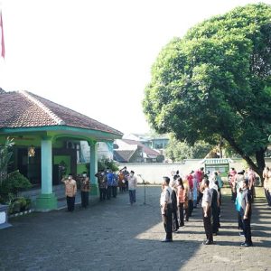 Penghormatan bendera dan pembacaan doa tanggal 17 maret 2022 yang dilaksanakan oleh Kantor Kementerian Agama Kabupaten Boyolali