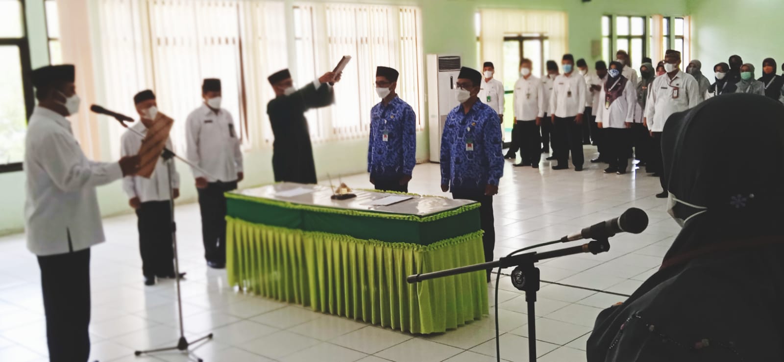 <strong>Pengambilan</strong><strong> </strong><strong>Sumpah PNS Sebagai</strong><strong> </strong><strong>Peletakan</strong><strong> </strong><strong>batu</strong><strong> </strong><strong>Pertama</strong><strong> </strong><strong>Dalam</strong><strong> </strong><strong>Membangun</strong>