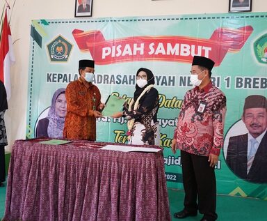 Aq￼uarium dan Taman Berpadu Membentuk Keajaiban MAN 1 Brebes