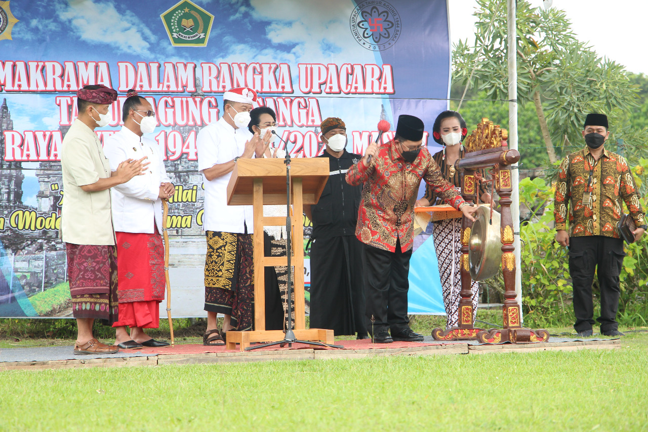 Umat Hindu Gelar Tawur Agung Kesanga di Candi Prambanan