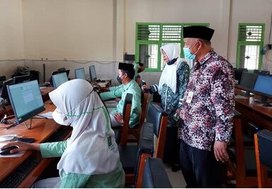 Era Digital, MTs Ma’arif Mandiraja Sambut UM Dengan Google Form