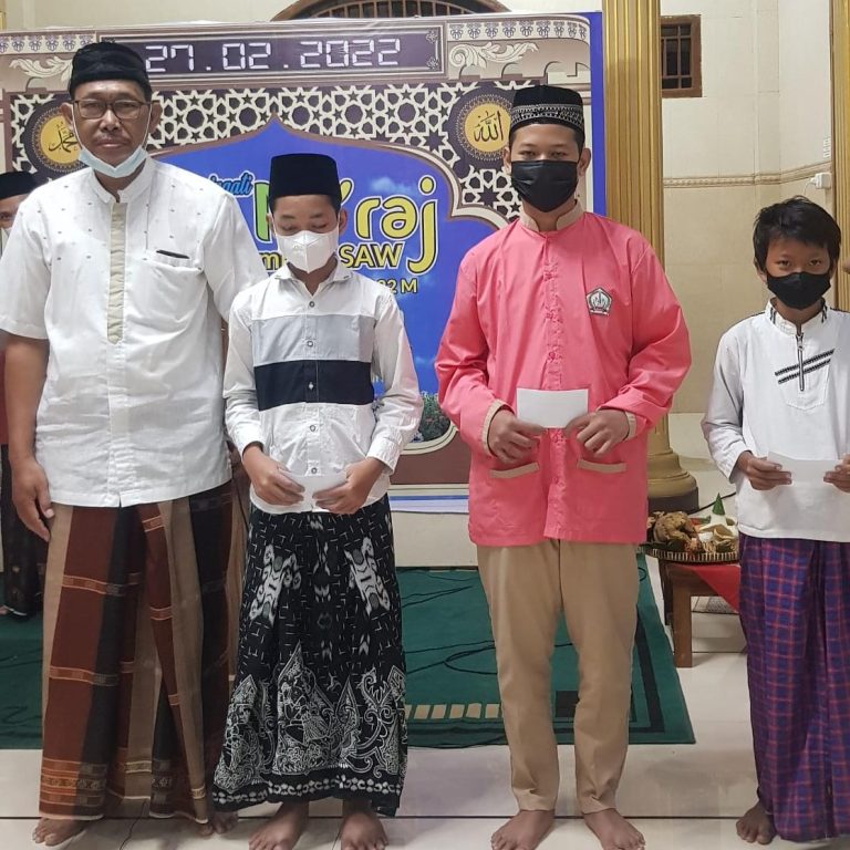 Momen Isra Mi’raj Berikan Motivasi Anak Untuk Rajin Salat Berjamaah di Masjid