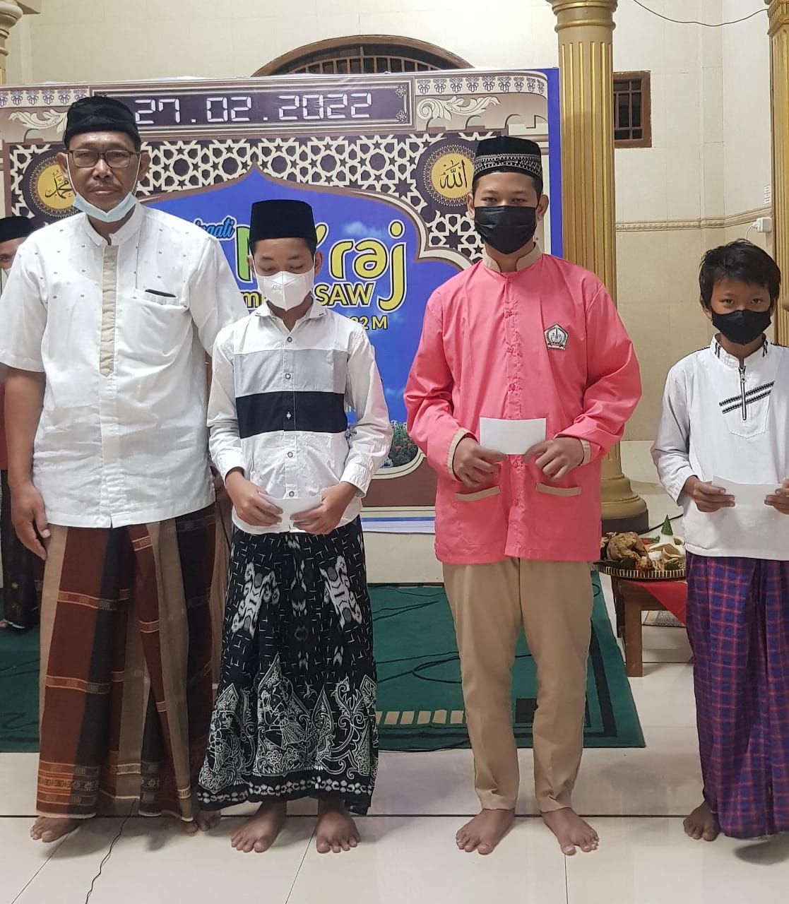 Momen Isra Mi’raj Berikan Motivasi Anak Untuk Rajin Salat Berjamaah di Masjid
