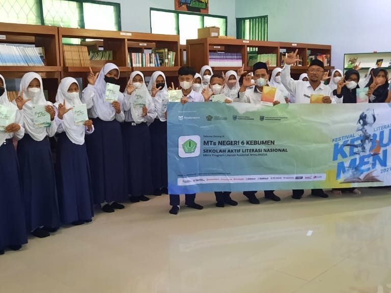 Nyalakan Literasi Madrasah, MTsN 6 Kebumen Launching buku Siswa dan Guru