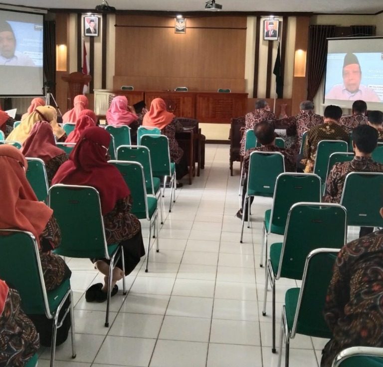 MTsN 1 Kebumen Ikuti Sosialisasi Audit Kinerja Madrasah Unggulan